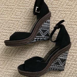 Black Tribal Print Wedges